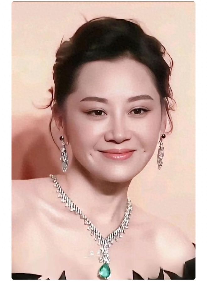 冠军奖杯还没捂热就跑路!洛夫顿官宣离队,媒体人一语道破真相