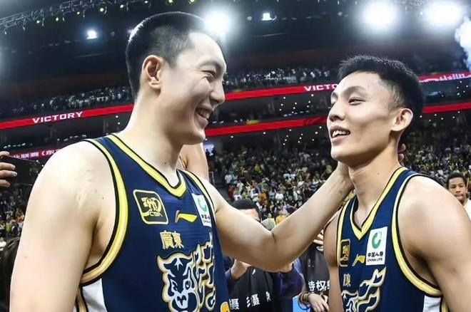 中国男篮2连胜背后,没想到有2个新收获,双杀日本真不是梦