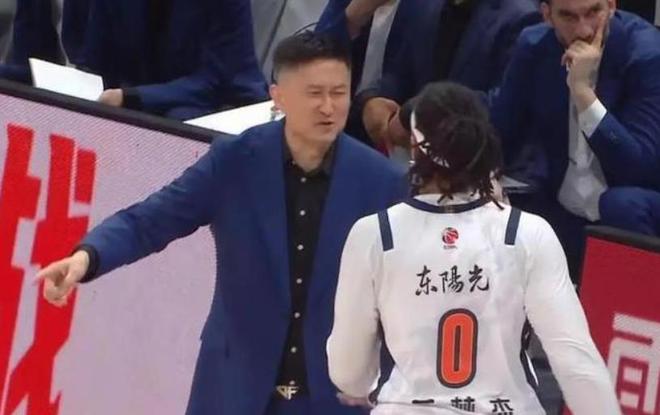中国男篮2连胜背后,没想到有2个新收获,双杀日本真不是梦